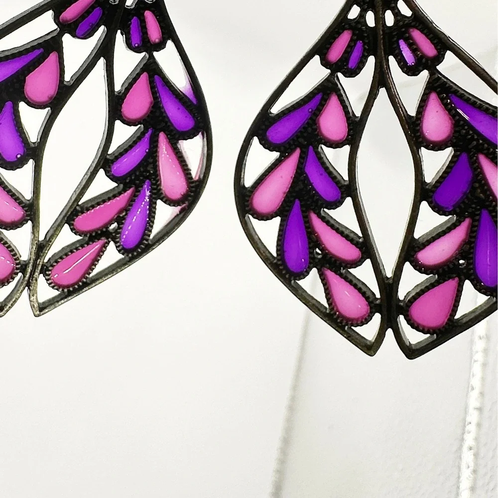 Vintage Pewter Openwork Enamel Leaf Dangle‎ Earrings Purple Pink Teardrop